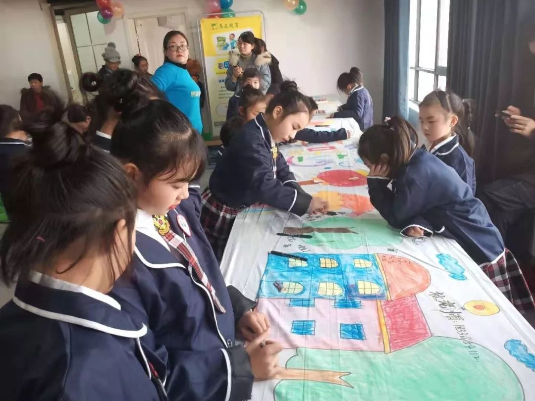 穿插节目汇演中的手脑速算展示,更是让台下观众感受到易道河南南阳