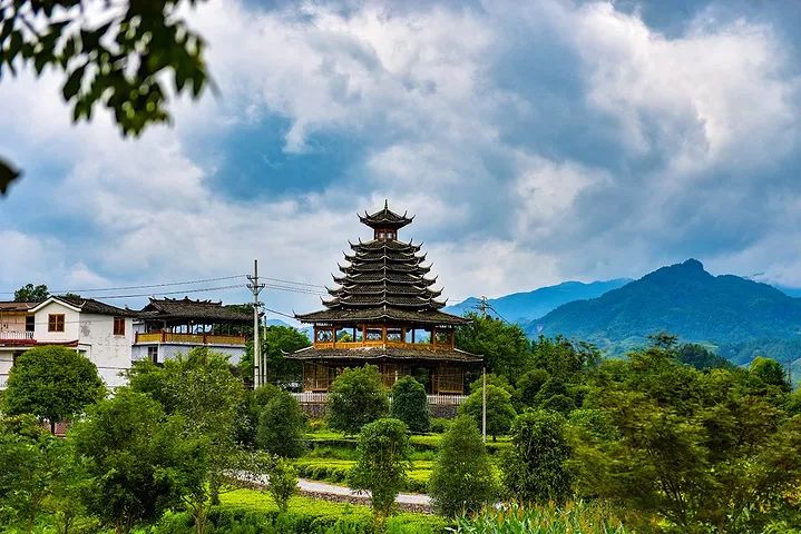 乡村旅游特色民宿养生度假湖北恩施州10万山民吃上旅游饭