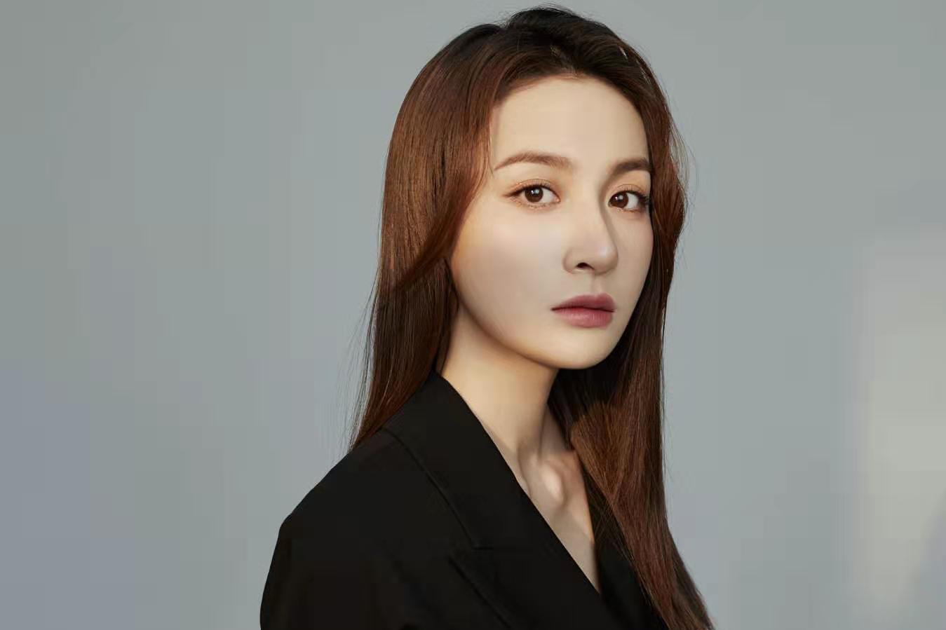 【星专访】隆妮| 优雅王妃冷艳御姐 演艺路上的无限可能