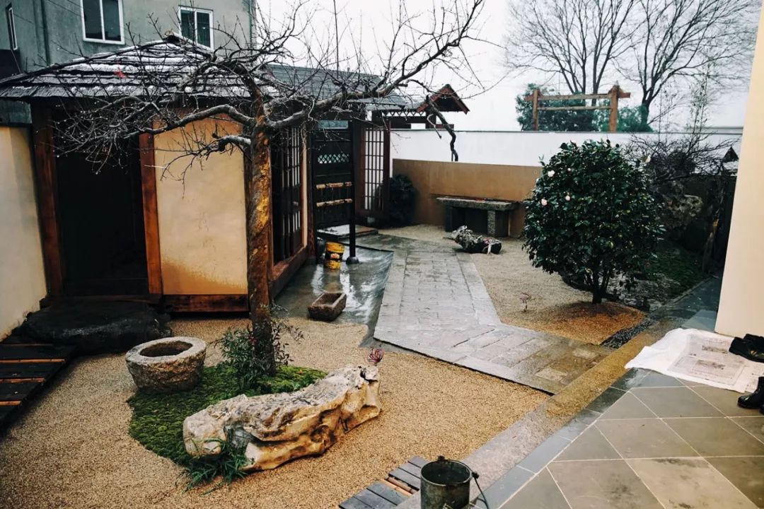 不买别墅,他回乡为父亲造80㎡小院,什么都用贵的