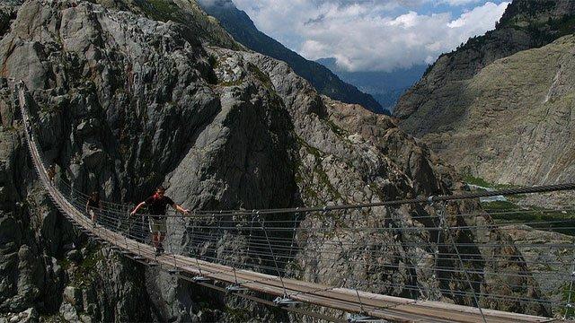国外那些吓人的桥你得亲眼看看才能相信