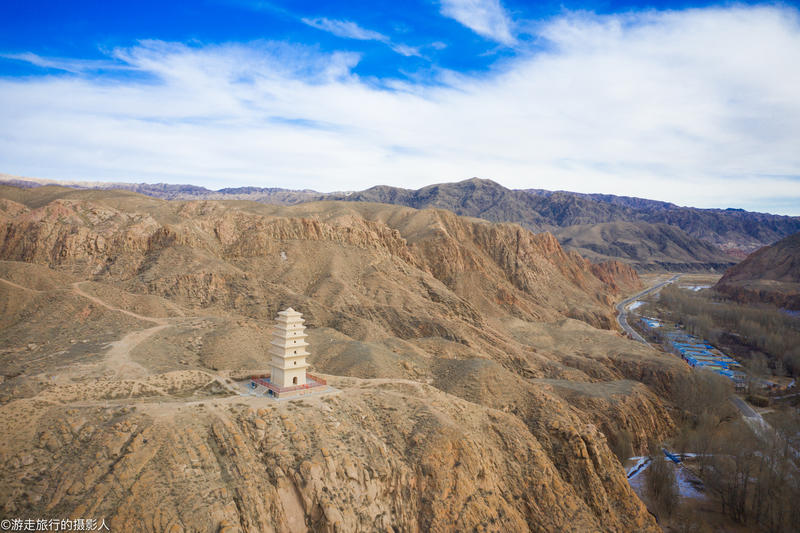 2米,只因坐落于山巅之上而显得颇有气势,它是甘肃地区唯一保存下来的