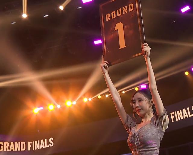 天命杯举牌女郎出场颜值身材太抢眼5400大胆直言遭不住了