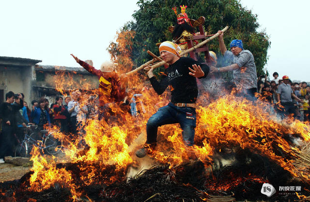 潮汕元宵节丰顺舞火龙民俗人文摄影