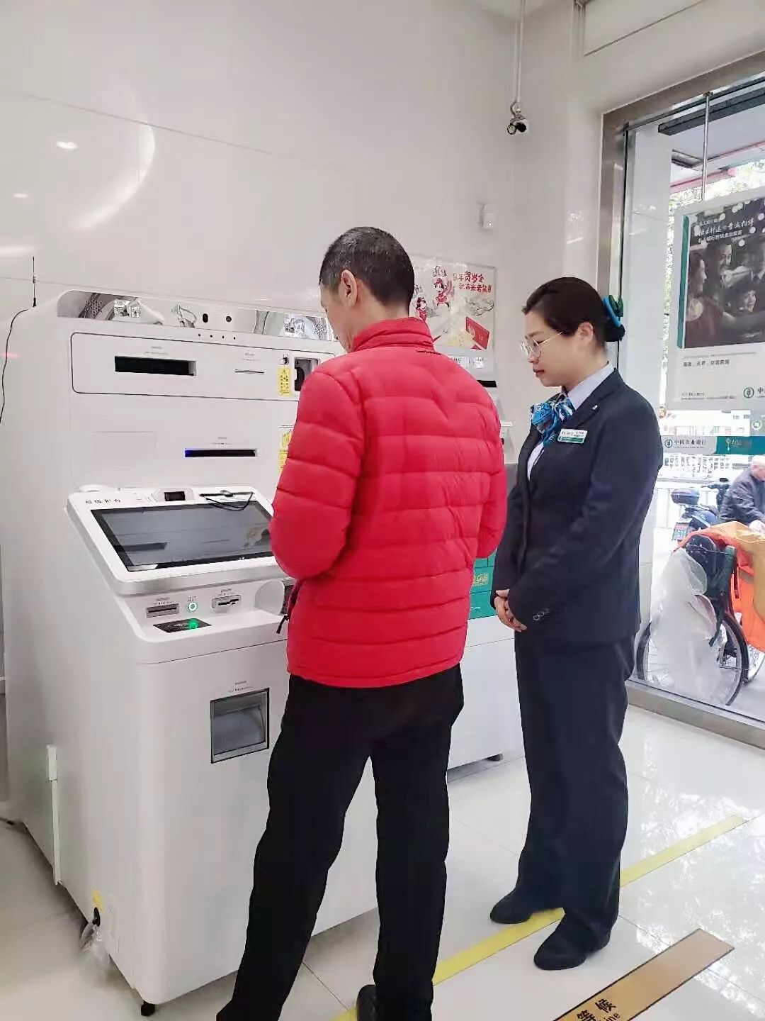 农行青年战旺季自贸区分行机关的同志们最近在干些什么