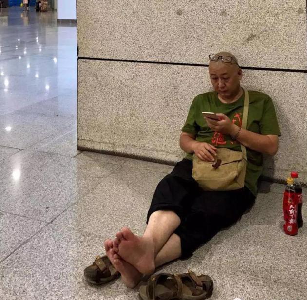 他放着市长不做去经商,赚20亿后又跑去捡破烂,捡到80亿非要上交