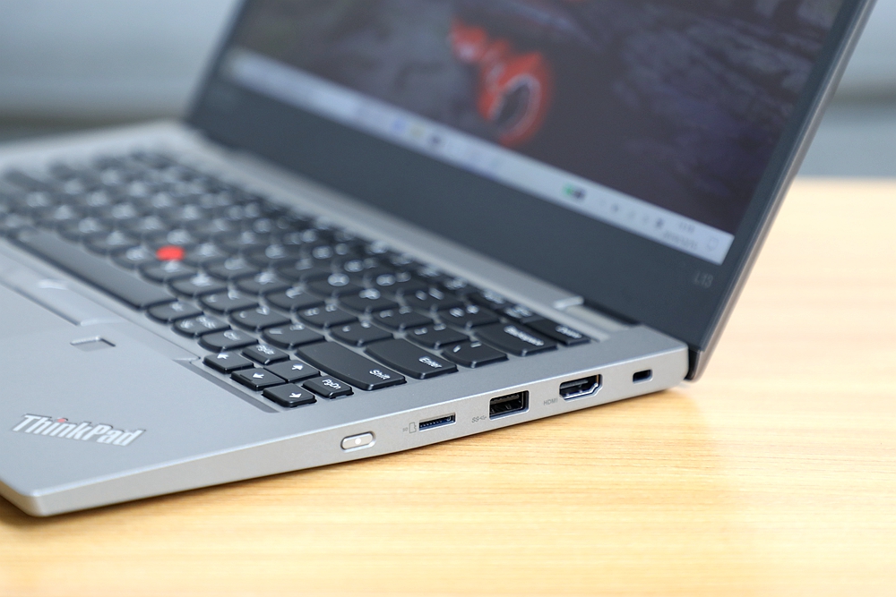 虽然不像l13 yoga那样支持360°和触控屏,但是thinkpad l13也提供了