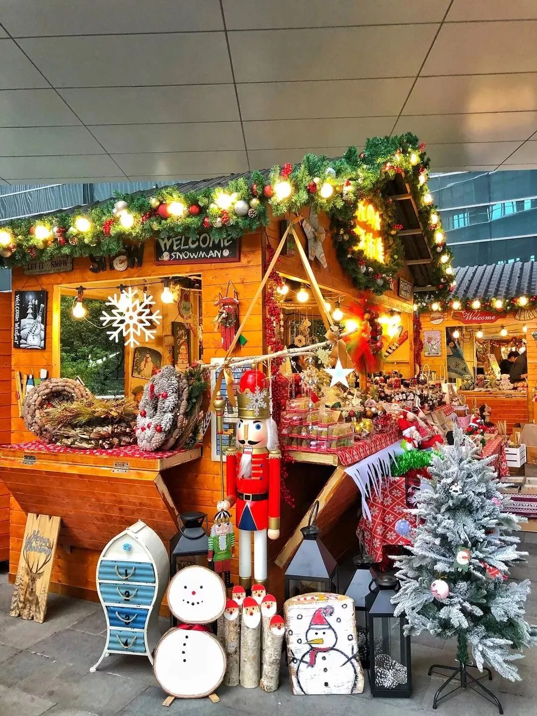 被购物中心的"市集"刷屏了,到底为什么火?