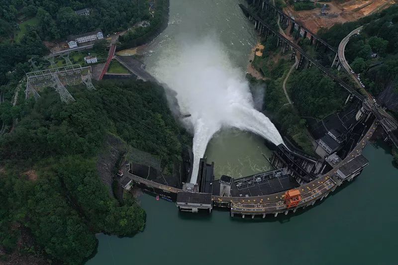 潮起之江万象新