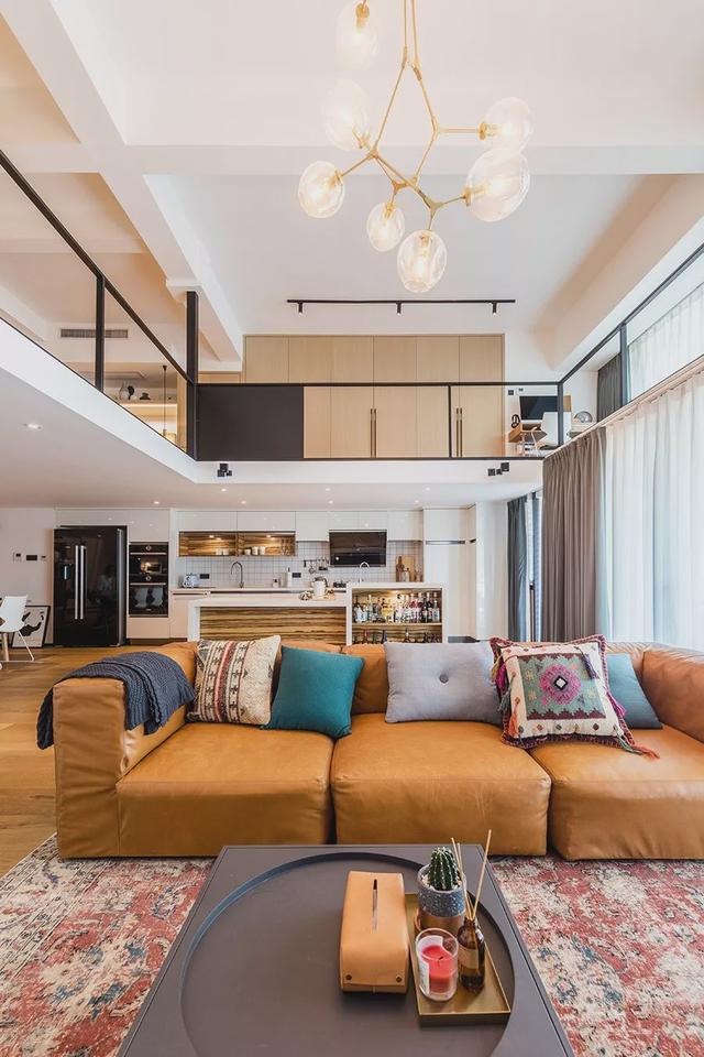 150㎡复式大挑空单身摄影师的家比别墅还阔气