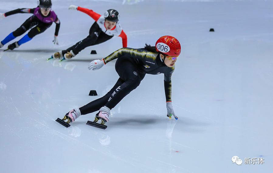 在短道速滑少年组女子1000米的比赛后,记者采访了领队王建勋,他表示"