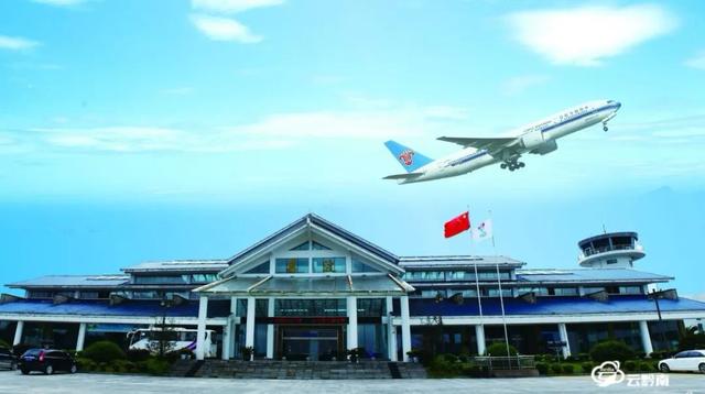 推进荔波机场改扩建工程全面动工,抓好罗甸机场前期工作,启动瓮安