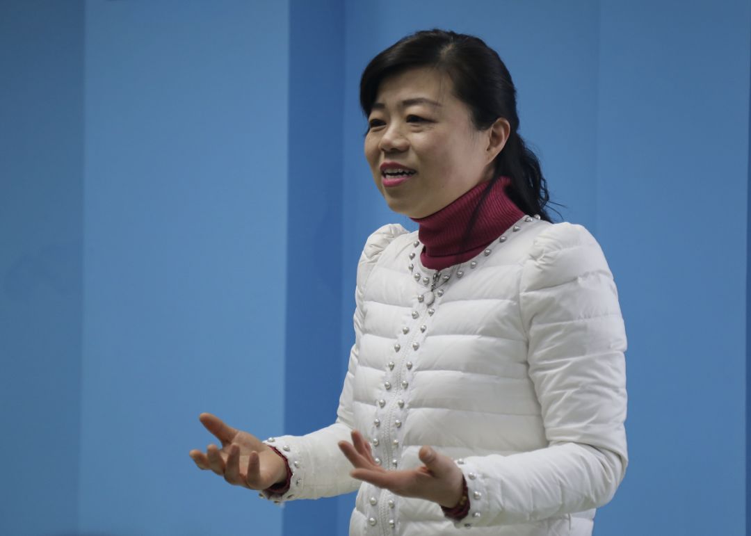 分享嘉宾徐燕老师是南通市未成年人成长指导中心"童老师"志愿者,崇川