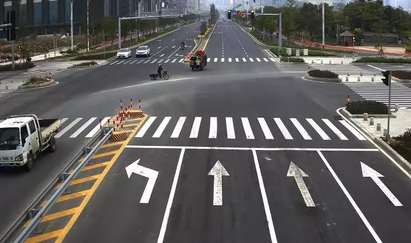 20日起,泉港这三个交叉路口开始抓拍交通违法!