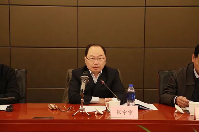 张宁宁会长主持会议轮值协会顺利交接end