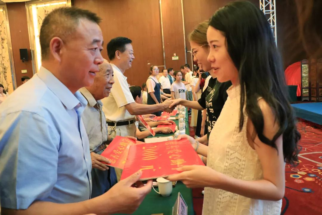 金鹏控股集团党委书记董事长孙元武荣获2019安徽十大年度经济人物