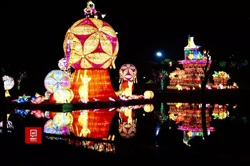 广西的歌仙,壮乡的绣球,象征南宁的五象,代表性建筑物在彩灯上都能