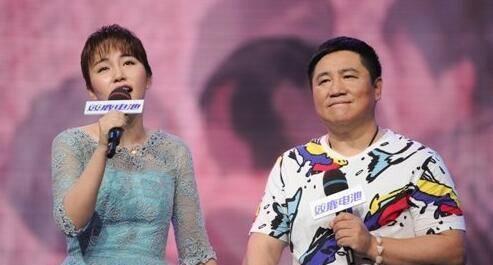 "刘大脑袋"刘流近照曝光,身材发福显老态,老婆颜值不输谢大脚