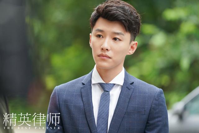 《精英律师》里最不“精英”的律师,代旭演活“人间社畜” 《精英律师》里最不“精英”的律师,代旭演活“人间社畜”