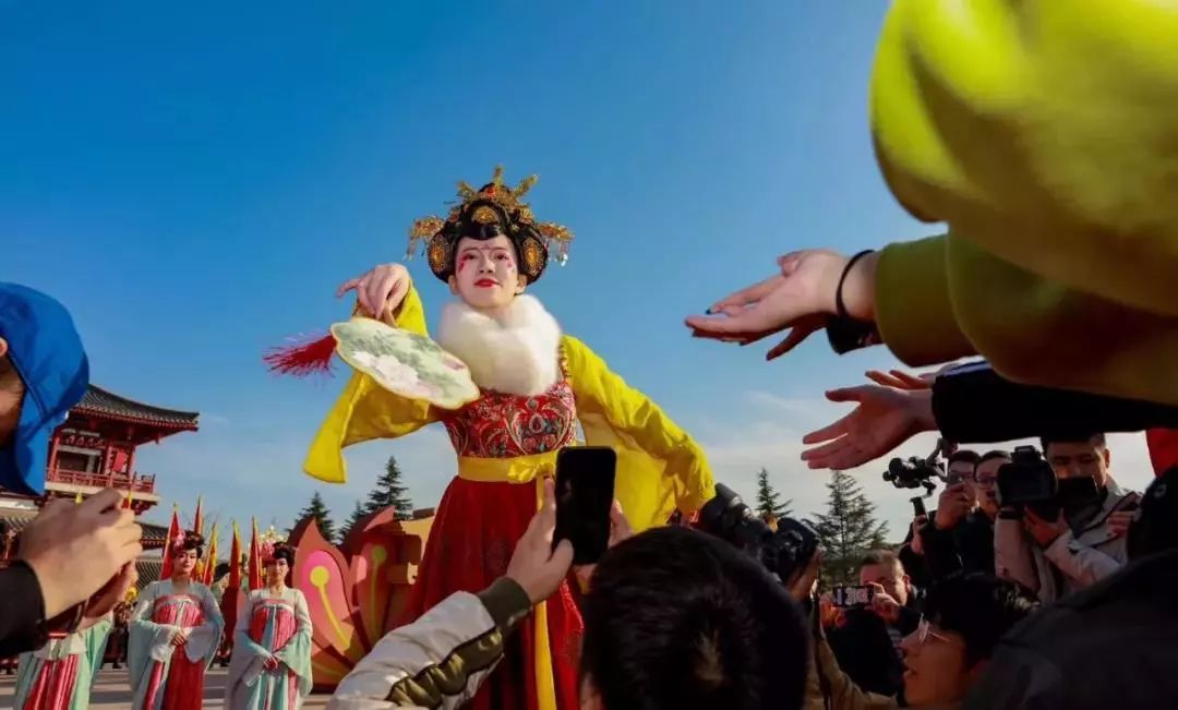 免首道门票红包大派送网红不倒翁真人秀万枝紫藤花长廊7d玻璃桥