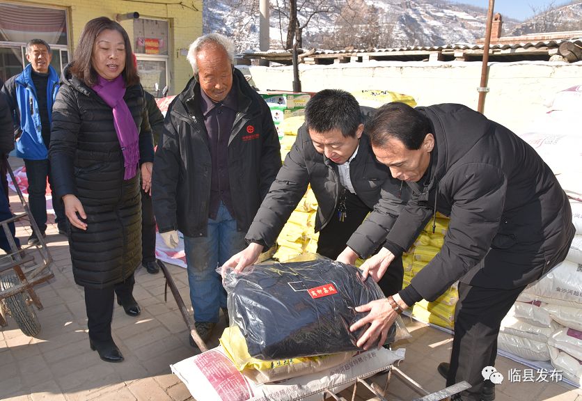 山西离柳鑫瑞煤业"小善大爱——暖冬行动"爱心捐赠仪式在临县石白头乡