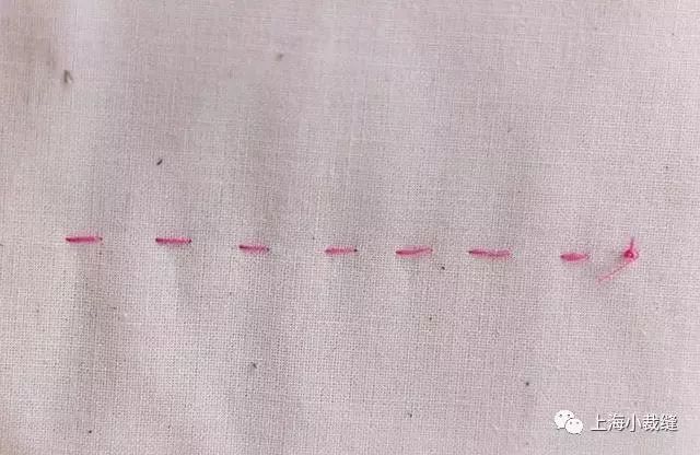 平针缝背面平针缝正面这是最常用最简单的一种手缝方法,通常用来做