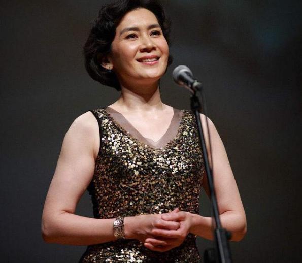 肖雄还和迪里拜尔,康庄,濮存昕及著名指挥家郑小瑛等聚首乌鲁木齐,在