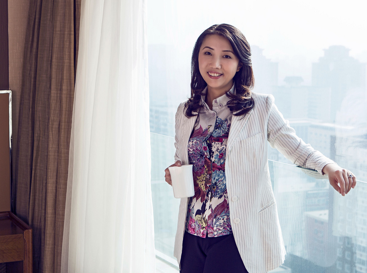 从接线员到京东副总裁,她是牛人,也是狠人_李曦