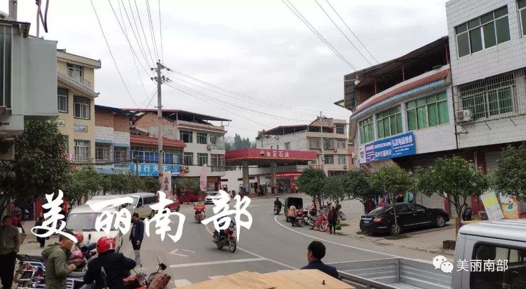 永定镇位于南部县城以东10公里,东临碑院镇,南接河东镇,北与阆中市