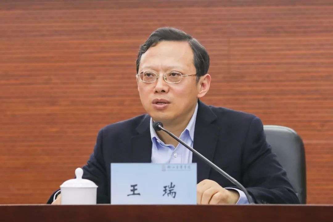 会上,于永明详细介绍了我省高等教育发展的基本情况,并对浙音发展提出