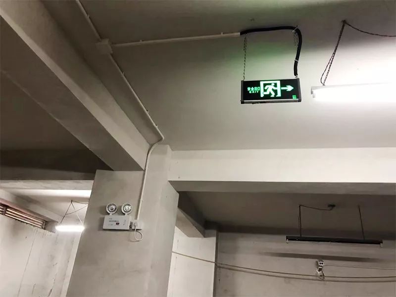 今年春节后将正式开放给居民使用,另外,地下车库还增设了应急照明灯和