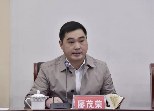 廖茂荣任阆中中学党委书记校长