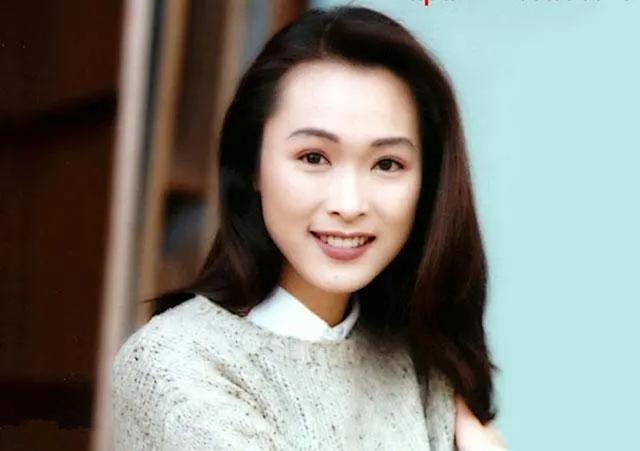 原创长孙皇后童爱玲晒近照皮肤紧致少女感十足47岁仍想生二胎