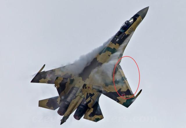 苏27设计被迫推倒重来:第一代总师懦弱无能,战机凑合能用就行_襟翼