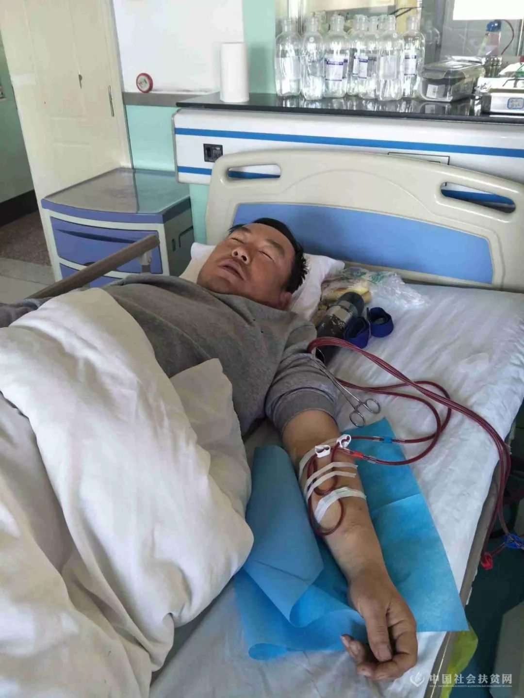 他身患尿毒症积极生活,只为母亲和孩子的笑容