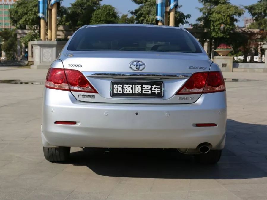 凯美瑞 240v 导航版!便民精选车源不将就!