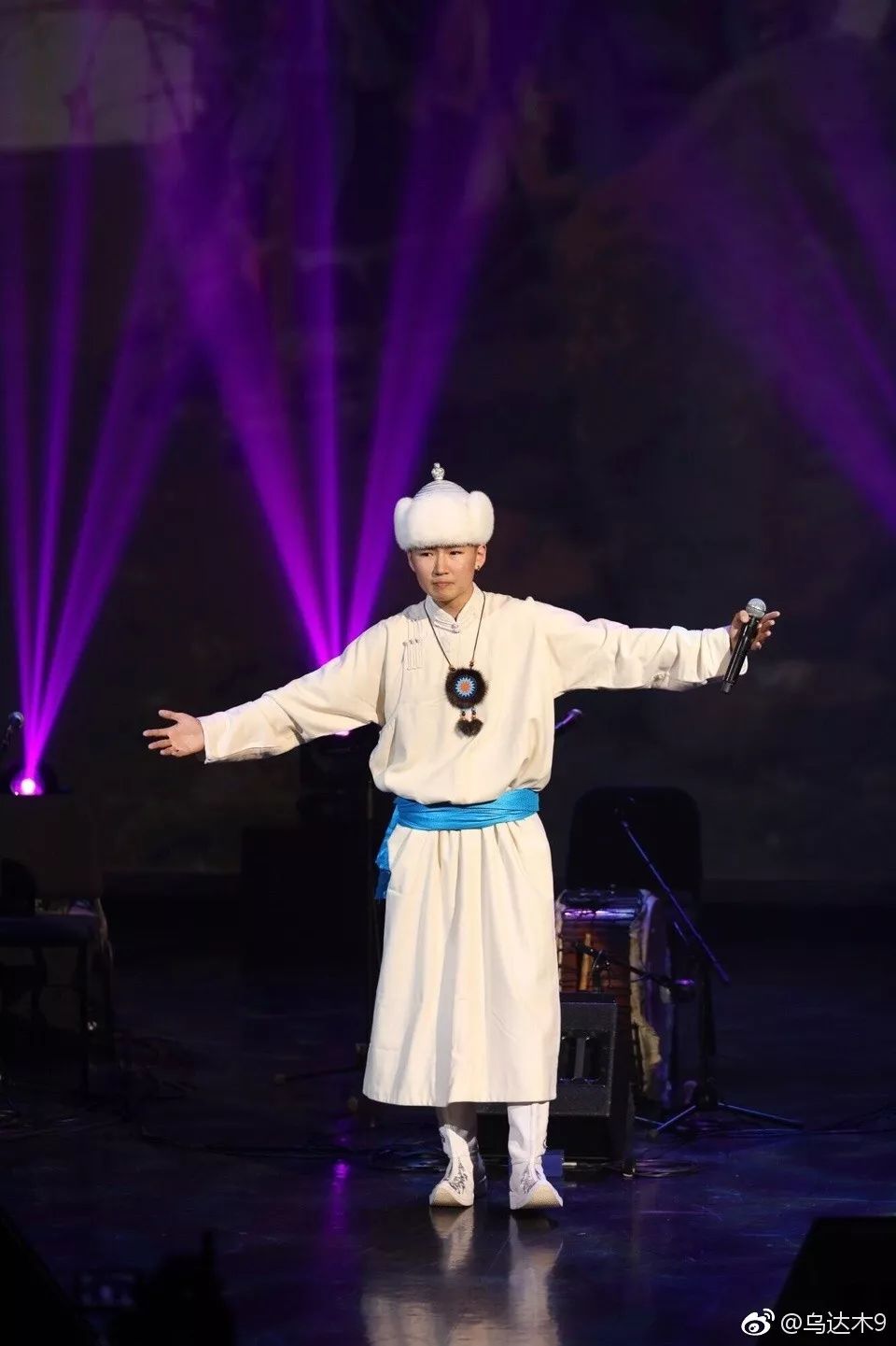 20岁乌达木最新照片曝光 变成大帅哥了