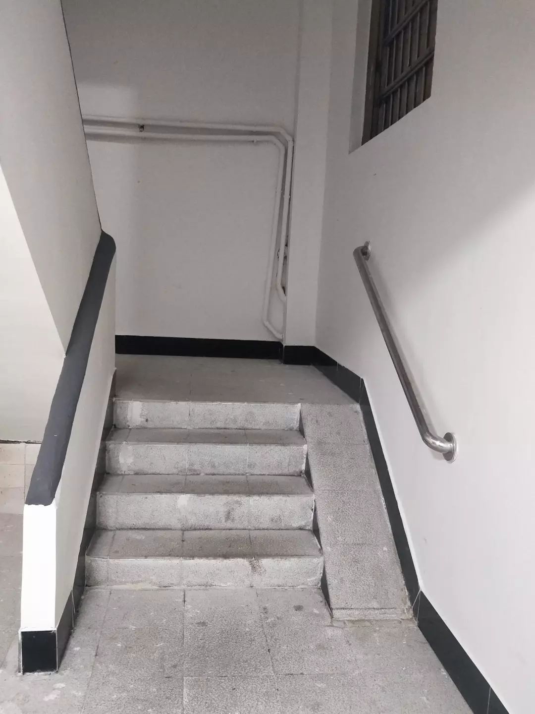 石牌东路87-97号小区微改造项目顺利完工,小区楼道,平台,楼梯焕然一新