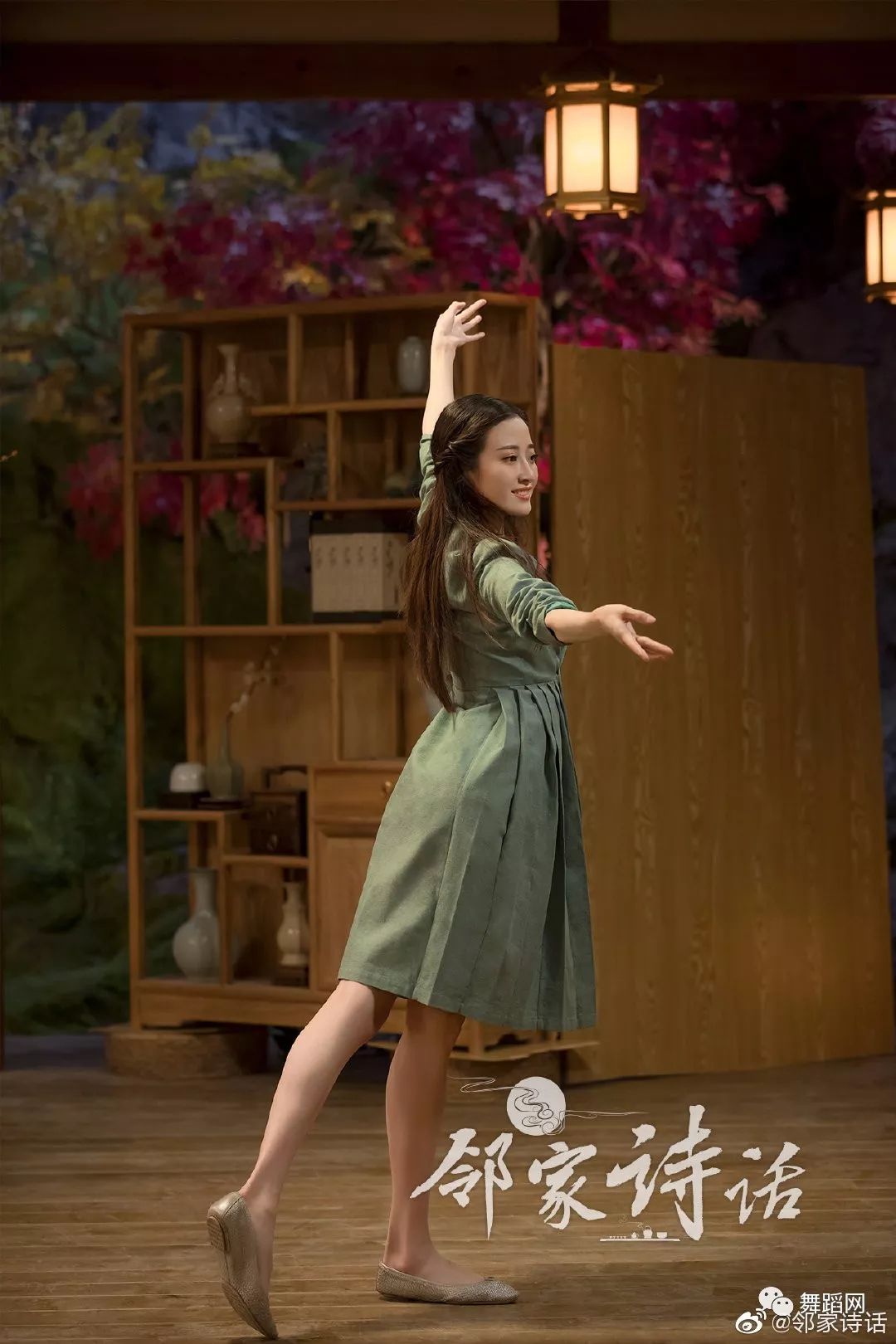 中国人民解放军总政歌舞团演员王金玉表演诗歌乐舞清明