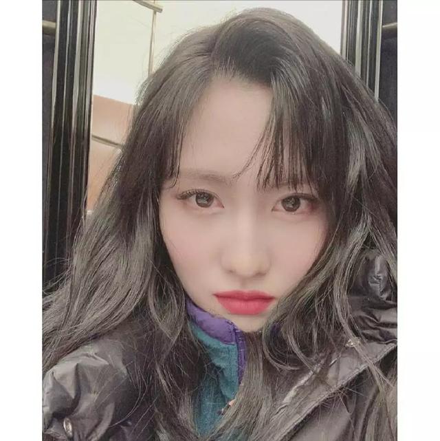 原创momo恋爱后首次更新ig贴文美照连发不到吸近百万粉丝点赞