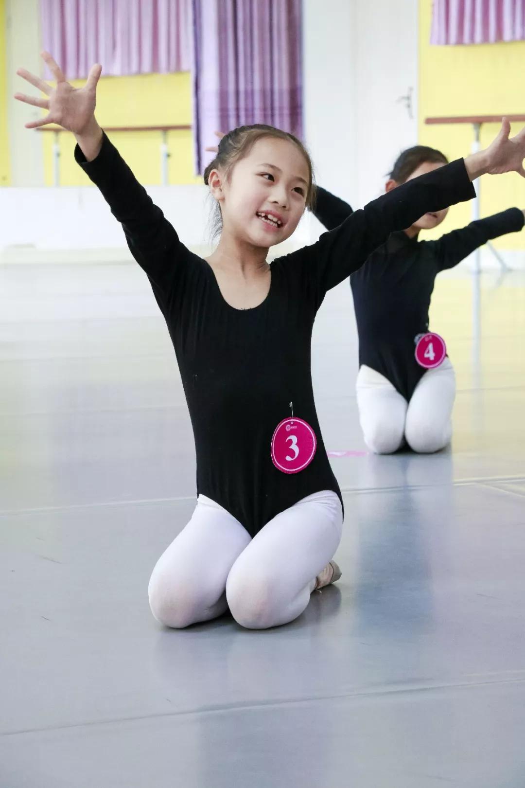 华彩中国舞小女孩图片