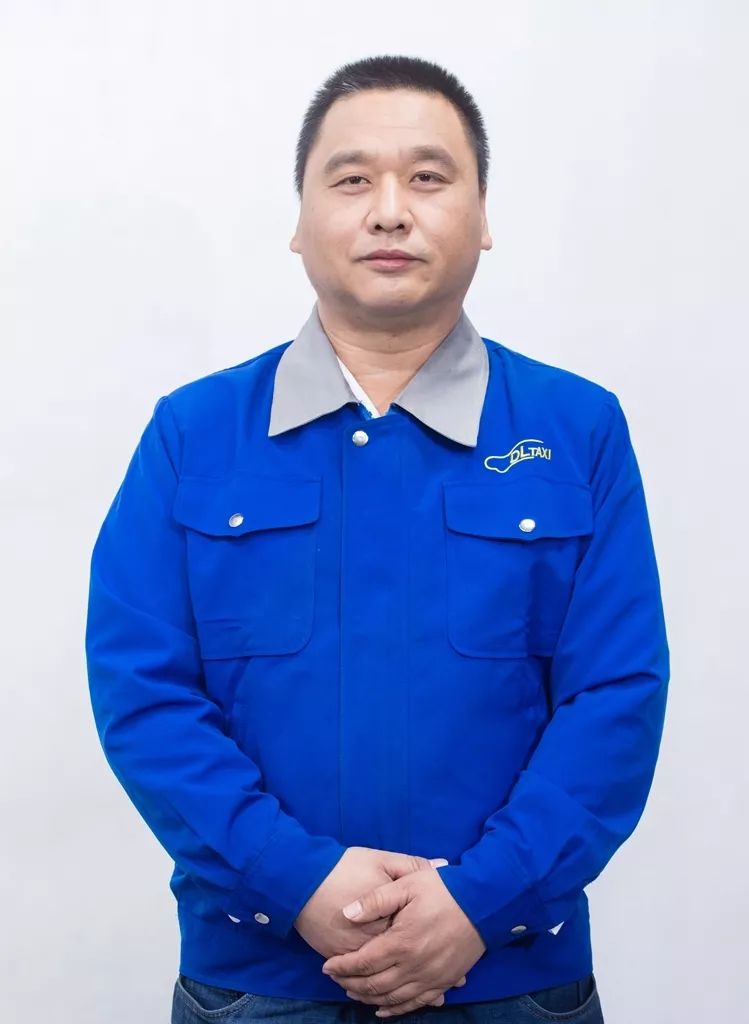 时,708路公交车载着一位突发疾病的老人驶入大连大学附属中山医院大门