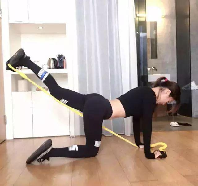 宋茜够狠零下三度秀蚂蚁腰马甲线没白练看得我眼都直了