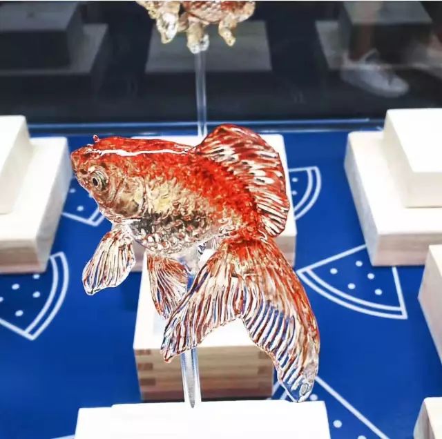 他用十年时间,把一颗糖变成了艺术品,引100000人追捧,这该从哪里下口?