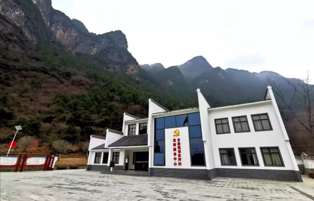 万源市在花萼山建党员干部党性教育基地
