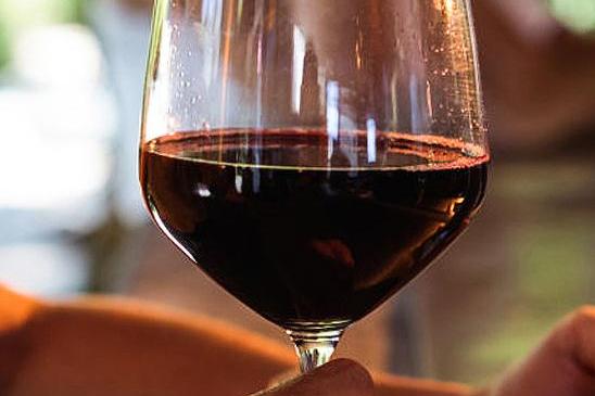 睡前一杯红酒 帮助你快速入眠