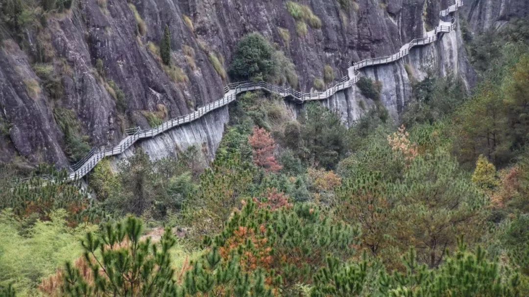 湖—九曲同心—八仙壇—凌雲棧道—雙童積雪—峽山飛渡—凌玻微步—時