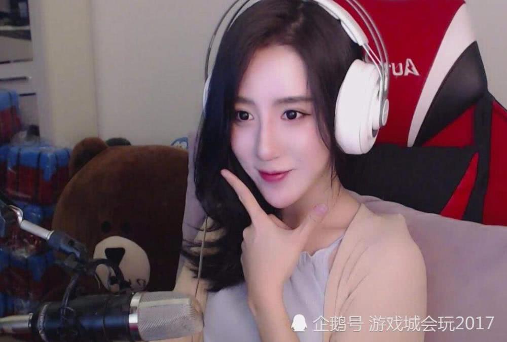 绝地求生主播,坐稳了绝地求生一姐的位置,甚至还拿到斗鱼粉丝节的冠军