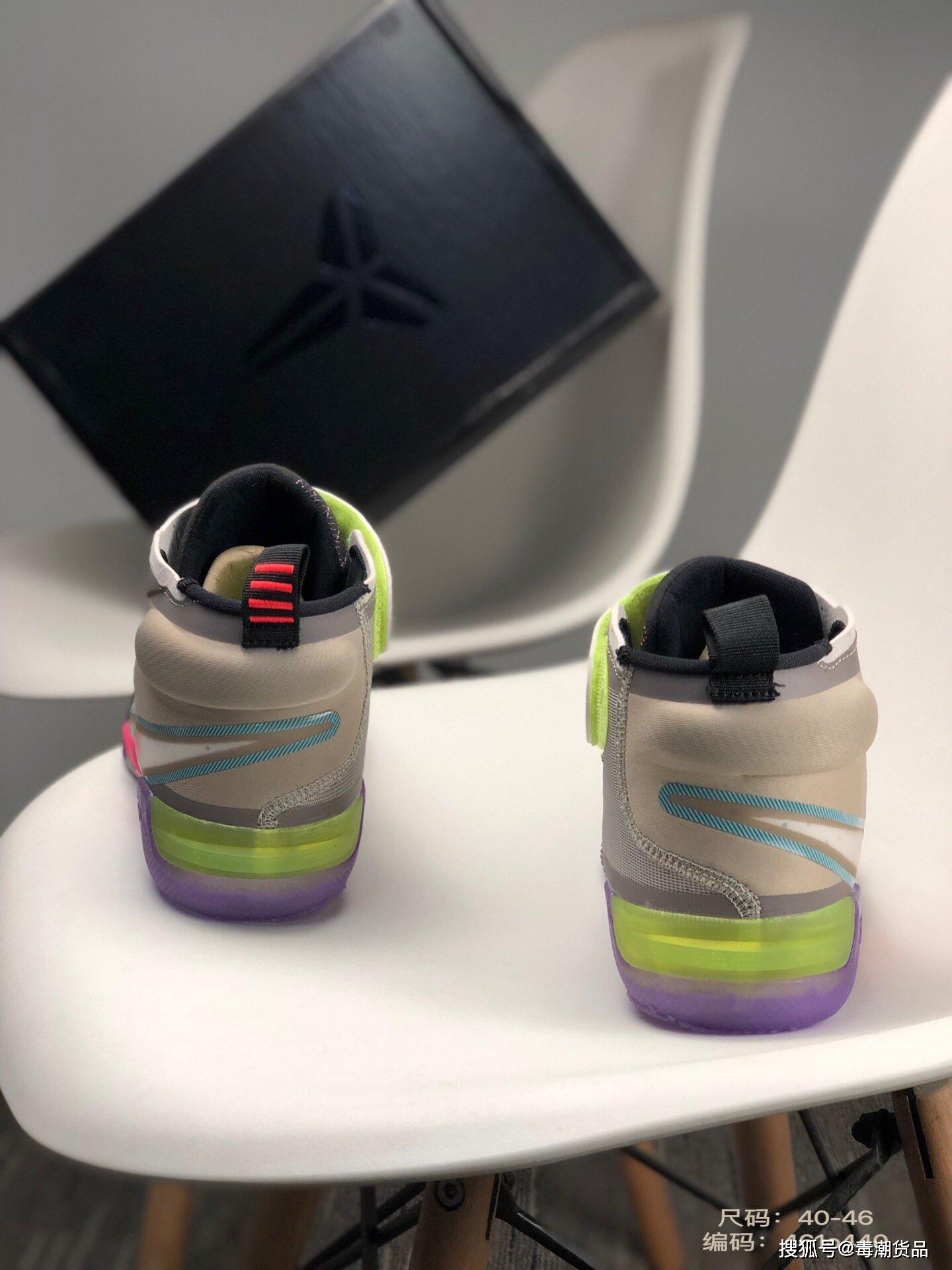 黑曼巴退役人气依旧不减科比12代adnxtfastfit篮球鞋