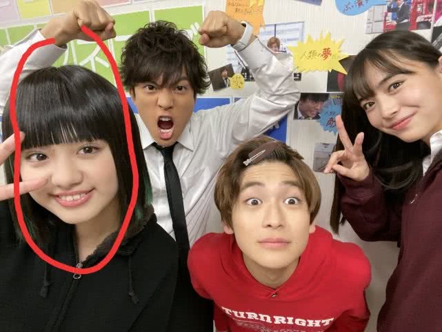 假面骑士女主都逃不过变胖命运月读变为了胖读而伊兹的脸逐渐月读化